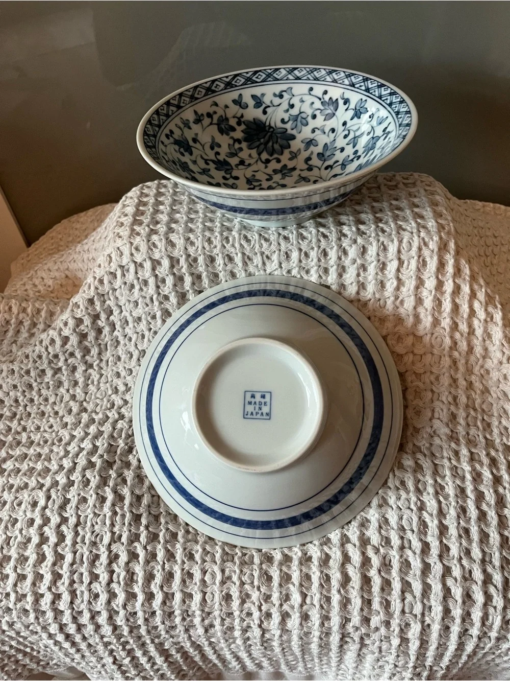 Japanese porcelain serving bowls Blue and White Floral Porcelain Bowl 421